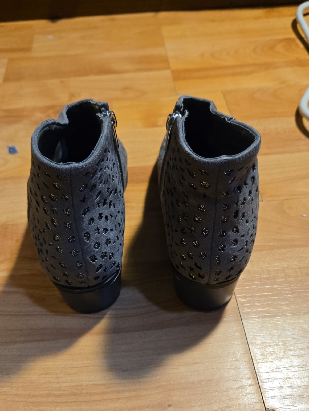 Vince Camuto Grey Ankle Booties size 4